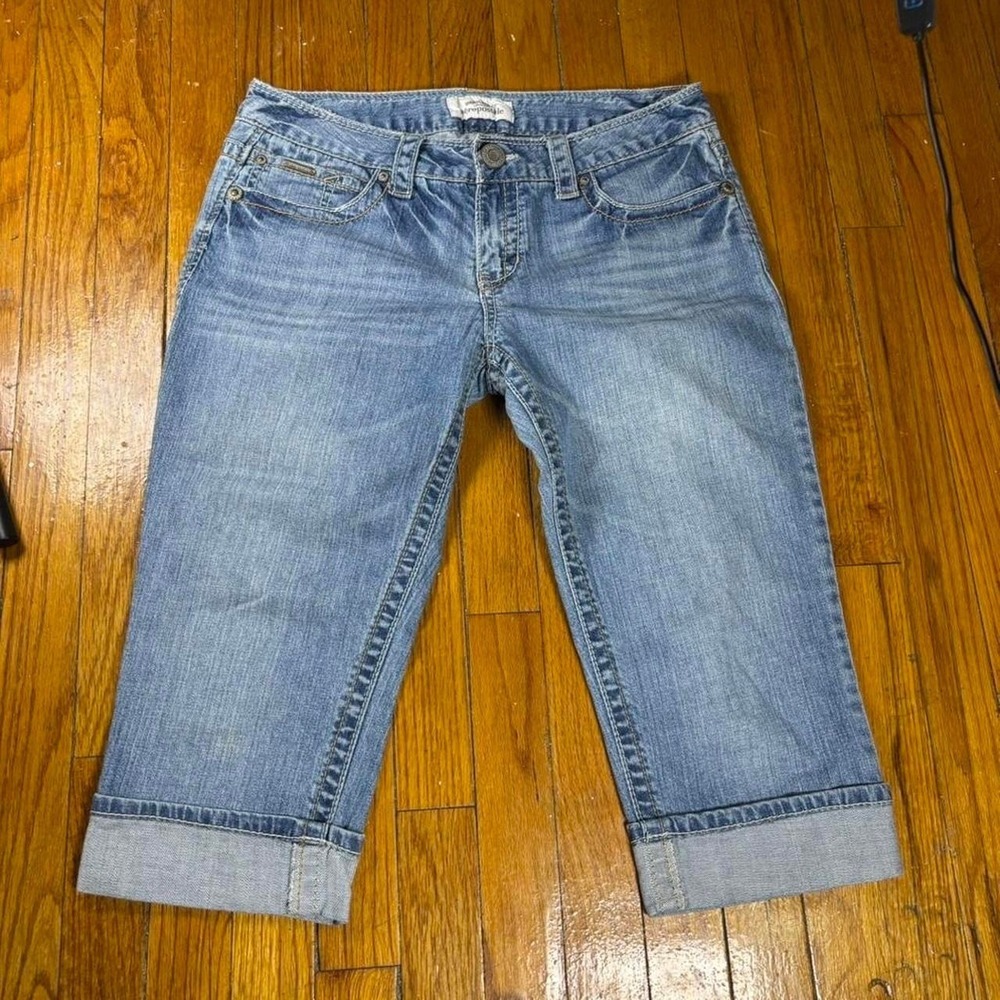 Y2K vintage aeropostal capri jeans with embroidered logo on the pockets 16X25